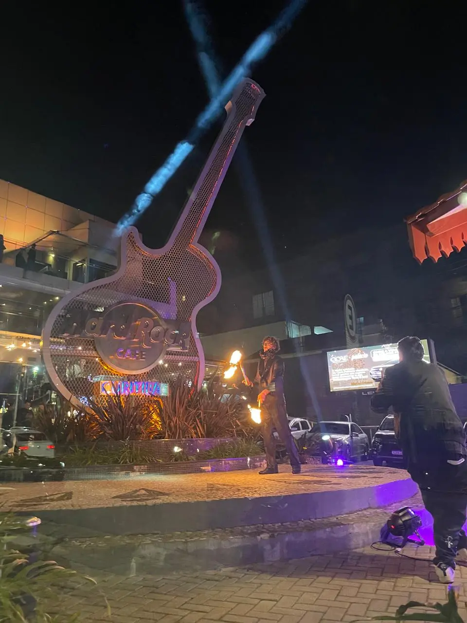 Hard Rock Café Batel — Fachada e salão corporativo